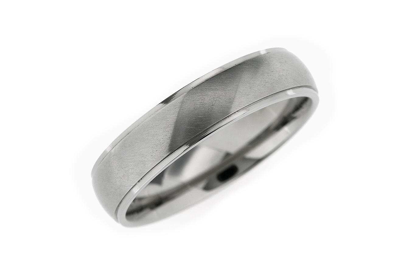 Gr.63 Titanring mit seidenmatter Oberfläche und polierten Außenkanten